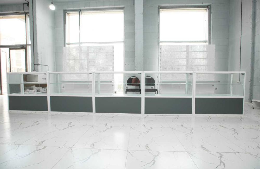 Oynaly prilavkalar, Акция, savdo uskunalari vitrinalar stellajlar