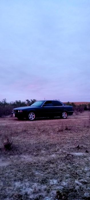 Продам машину БМВ е34 1991 года.