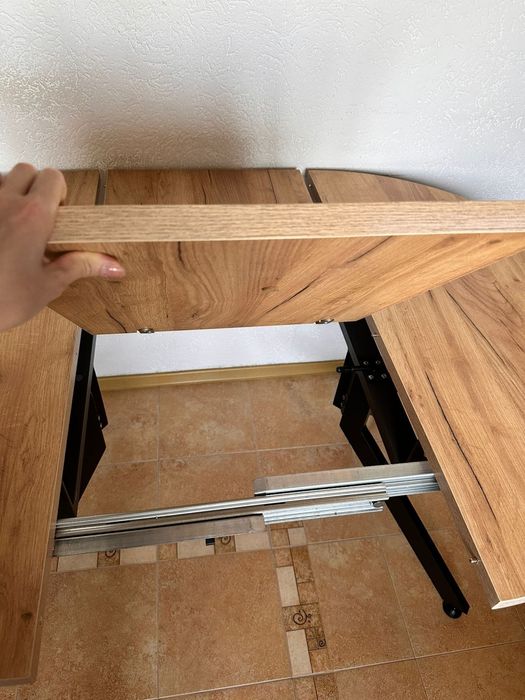 Стол для кухни и гостиной