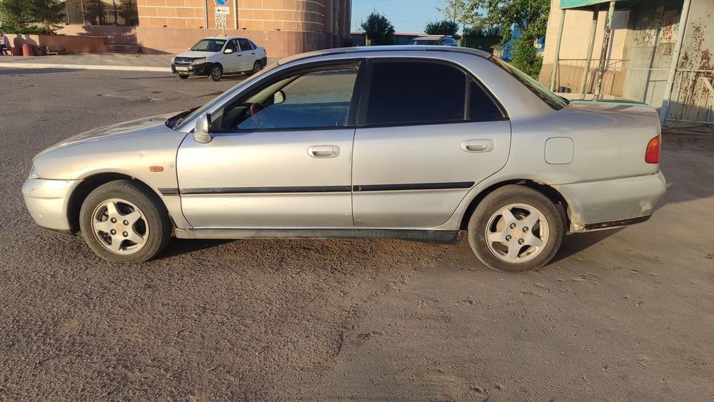 Продаю авто Митсубиси каризма