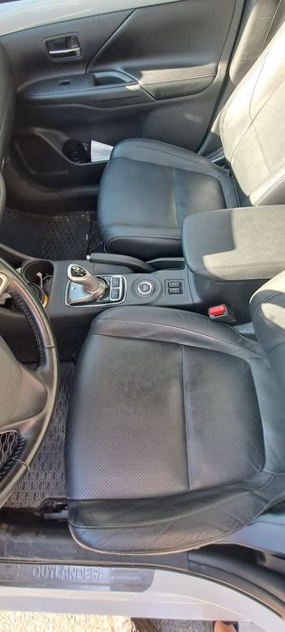 Vand Mitsubishi Outlander Plug/ In Hybrid III, masina este in perfecta stare de functionare