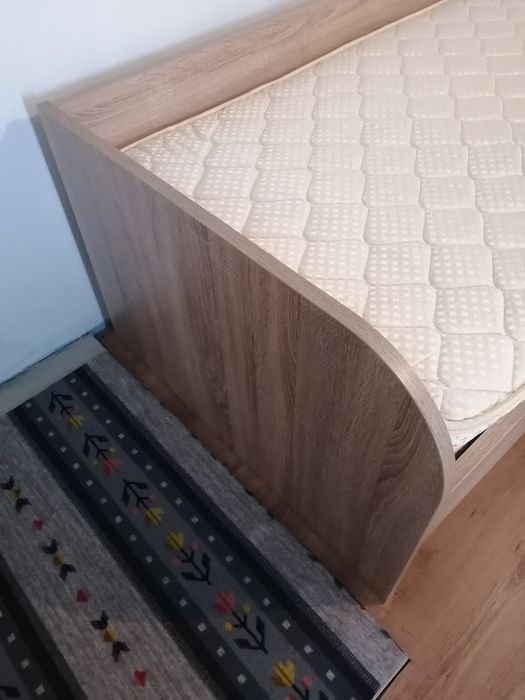 Pat și saltea noi, nefolosite