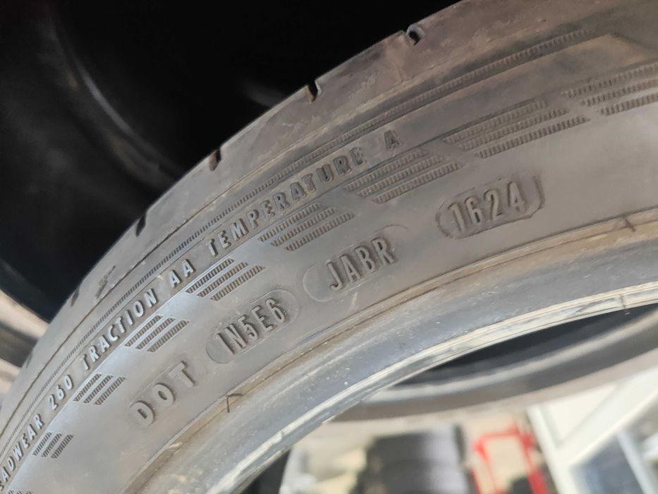 2бр. летни гуми 235/45/19 Goodyear
