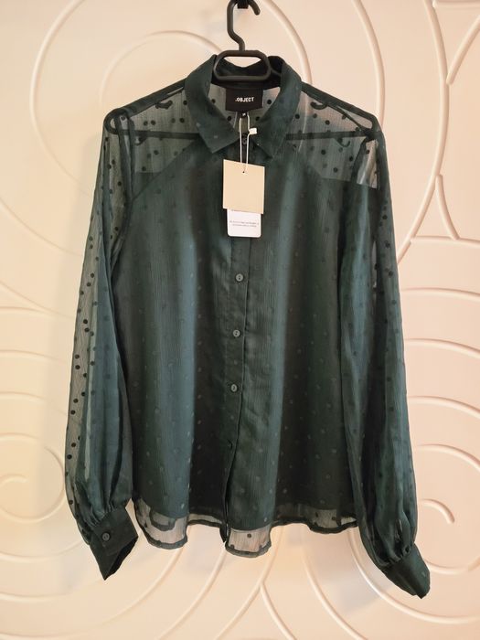 Зелена риза на точки