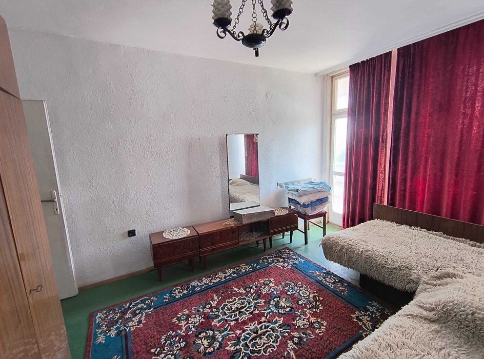 Тристаен апартамент в Три чучура център