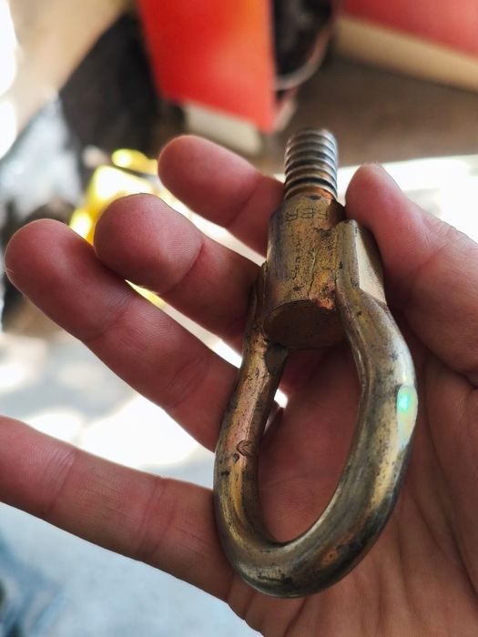 Буксировачный крюк на гольф 3