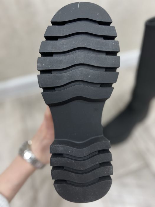 Продаются Сапоги новые