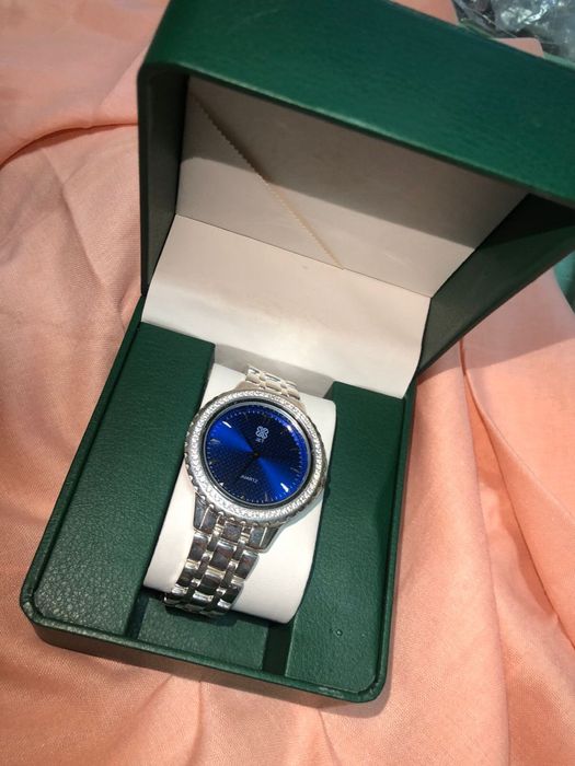 Часы серебренные JUARTZ