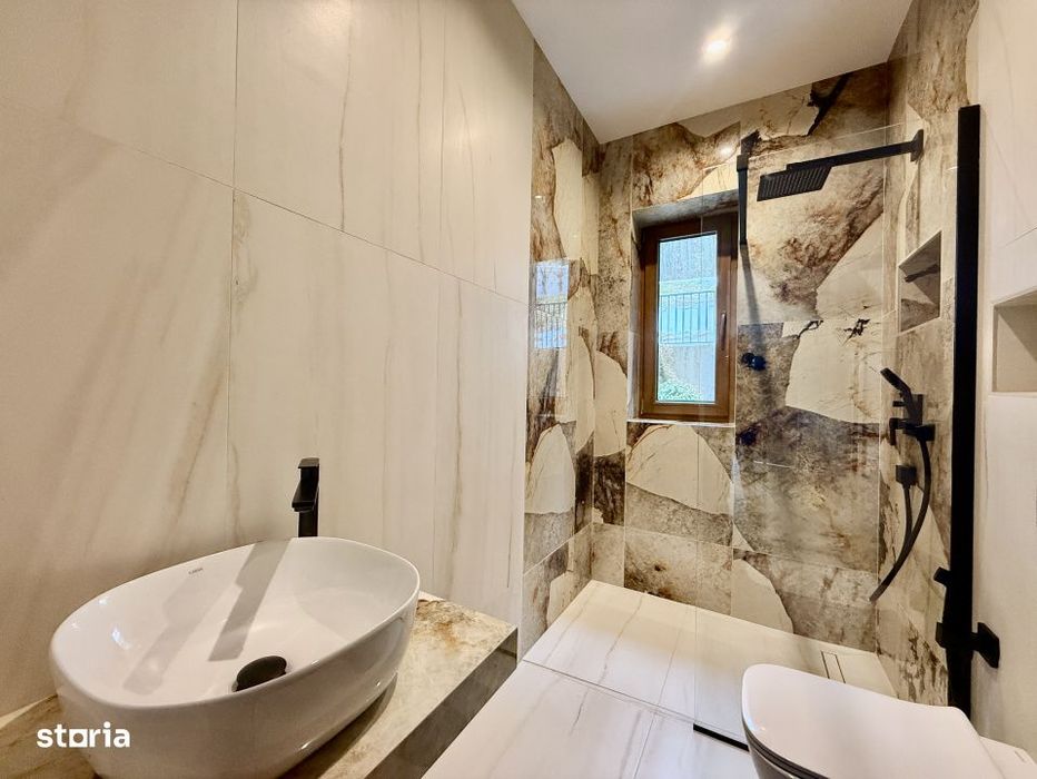 Apartament la parter cu gradina proprie, in Foresti Sinaia. In inima n