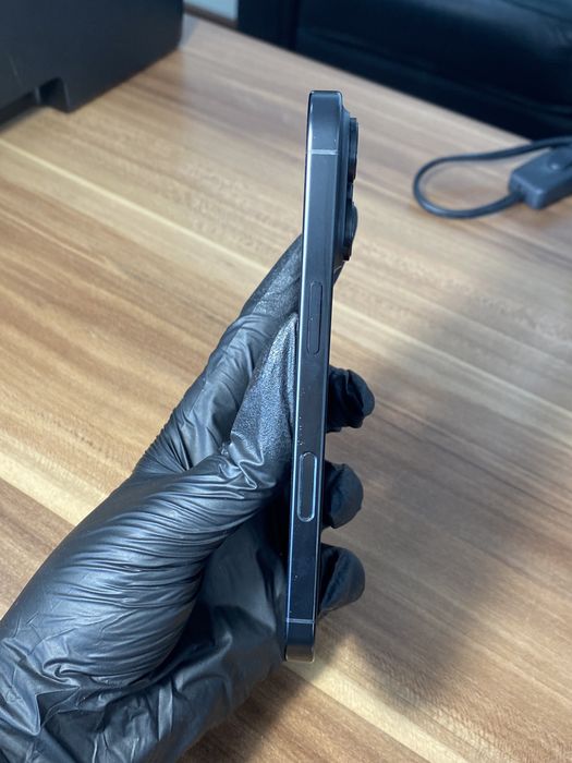 iPhone 16 Pro• 1 TB • Black Titanium