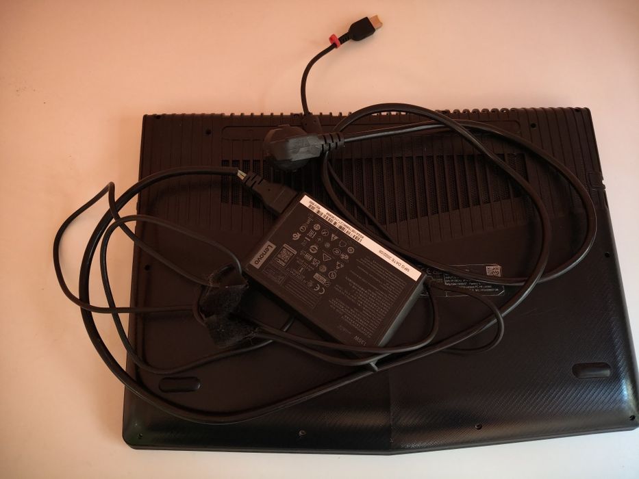 Dezmembrez laptop Lenovo