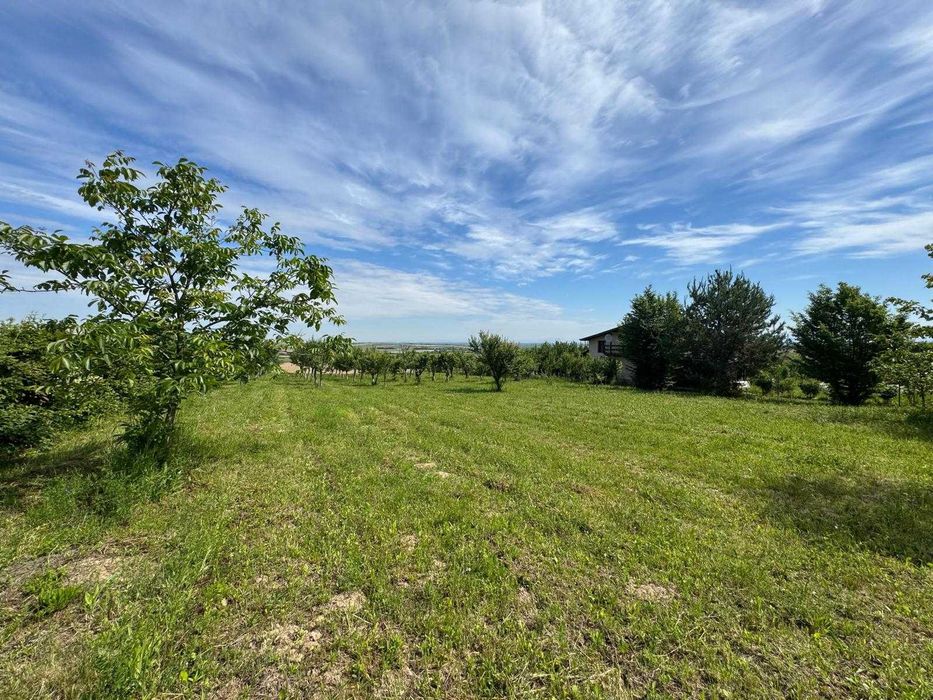 Teren intravilan  apa, gaz , curent