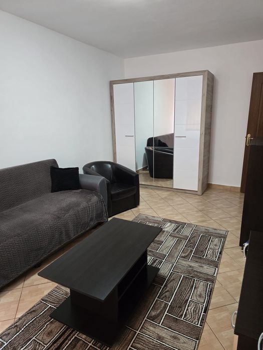 Inchiriez Apartament doua camere zona Primăverii