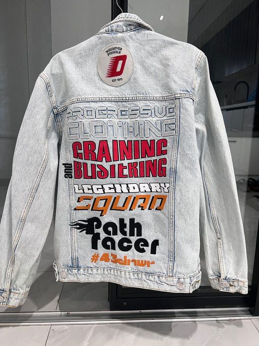 Джинсовка Zara с нашивкам. Куртка Zara