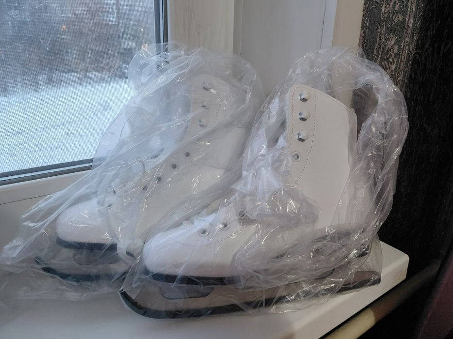 Коньки фигурные новые 37р