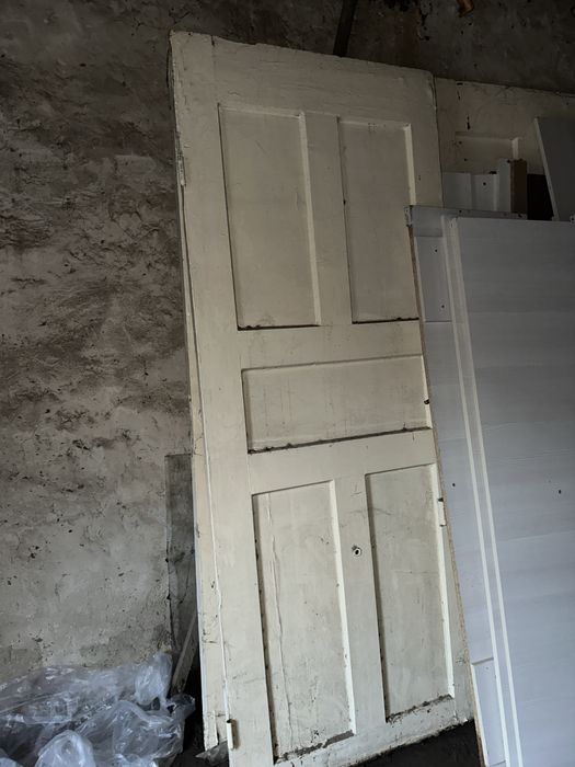 Двери белые продам 2шт