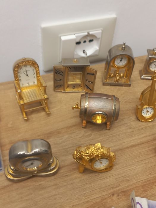 Ceas miniatură deosebit