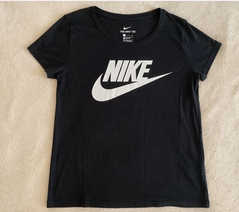 Дамска тениска Nike – черна, размер L, много добро състояние