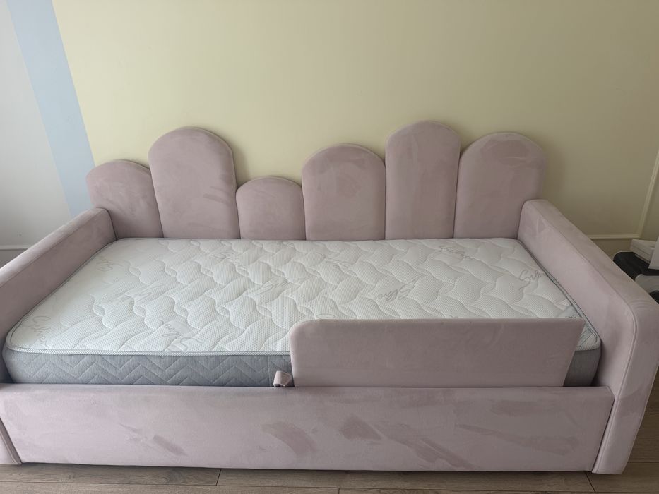 Продам кровать для девочки