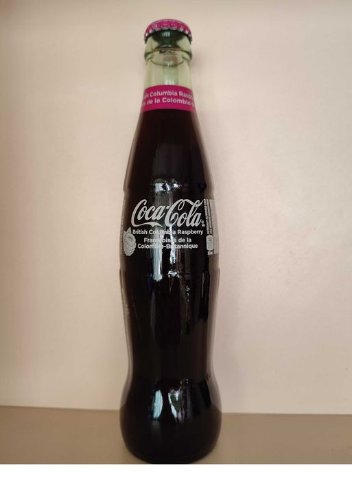 Пълни, неотваряни бутилки Кока-Кола, внос