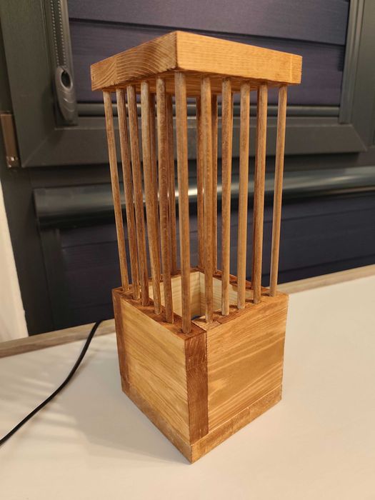 Ръчно изработена нощна лампа от дърво