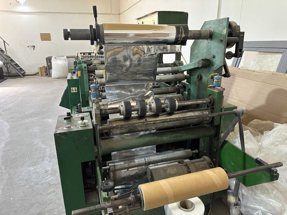 Автомат за конфекция на пликове с тристранен шев със серво мотор