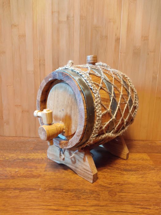 Бочки дубовые , дубовые бочки