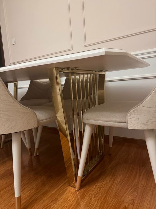 Стол и 6 стульев