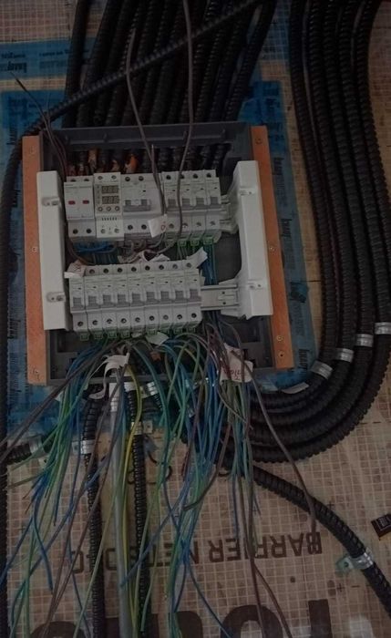 Instalații electrice / sanitare cu distribuție de materiale direct pe  santier!