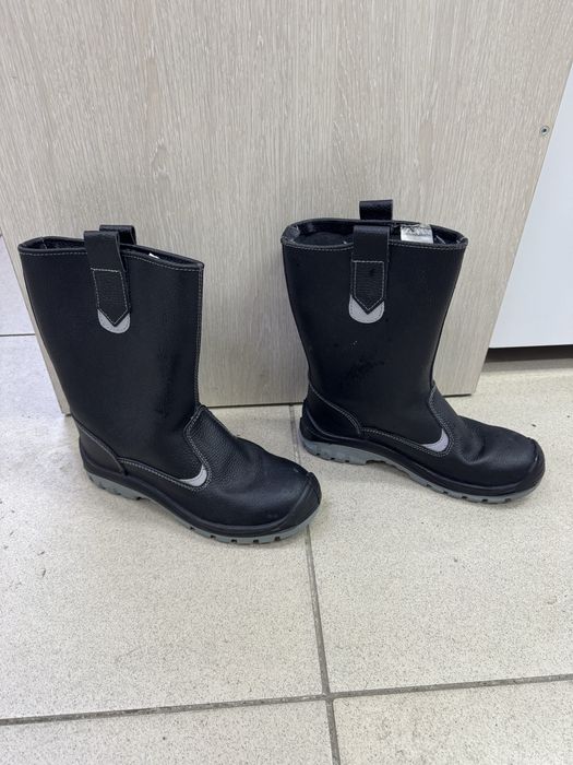 Сапоги и кроссовки 43 размера