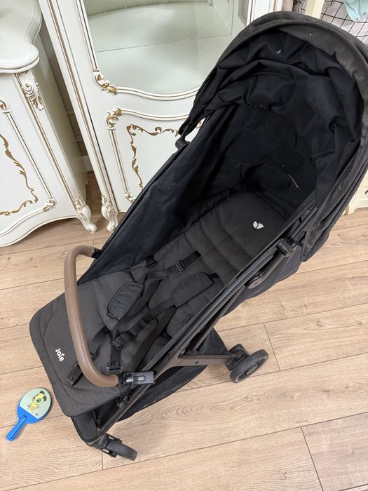 Продам Прогулочную коляска Joie