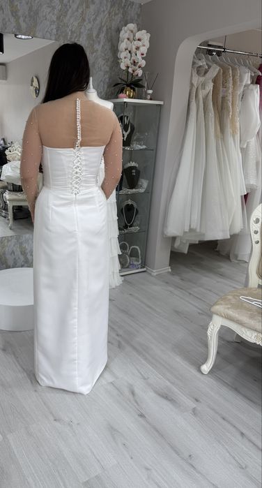 Vand rochie de mireasa cu trena detasabila