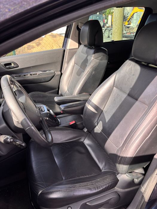 Peugeot 5008 2011