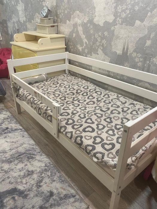 Продается детская кровать с матрасом