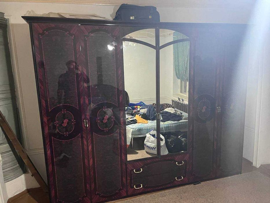 Мебель итальянская в отличном состоянии , все в комплекте