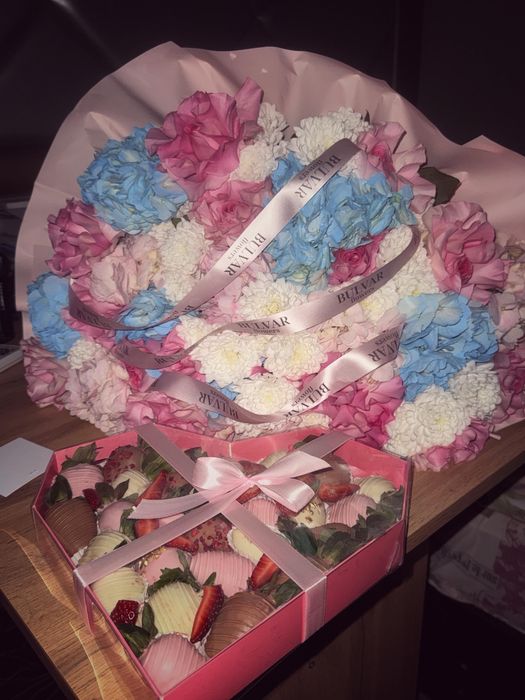 продается букет и клубника в шоколаде