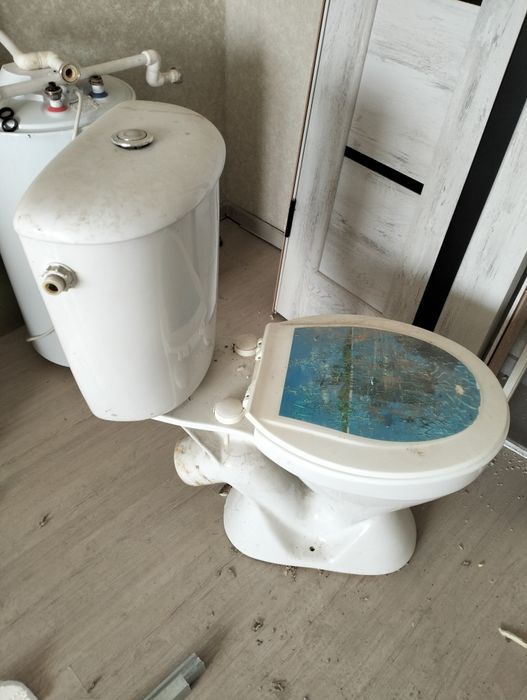 Продам унитаз б,у