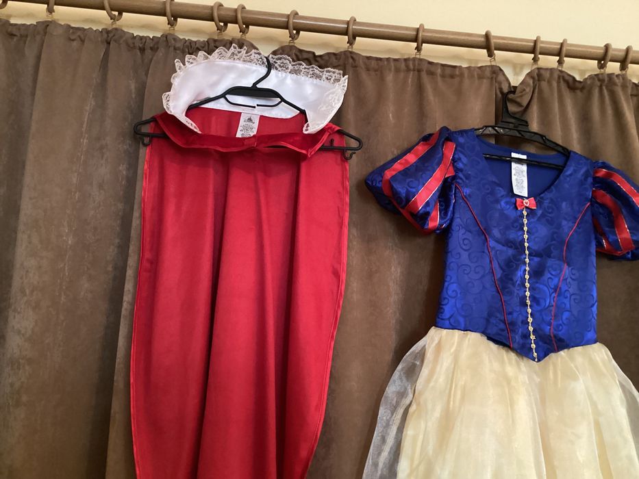 Приказна оригинална рокля Снежанка с наметало от Disney Париж 11-12 г
