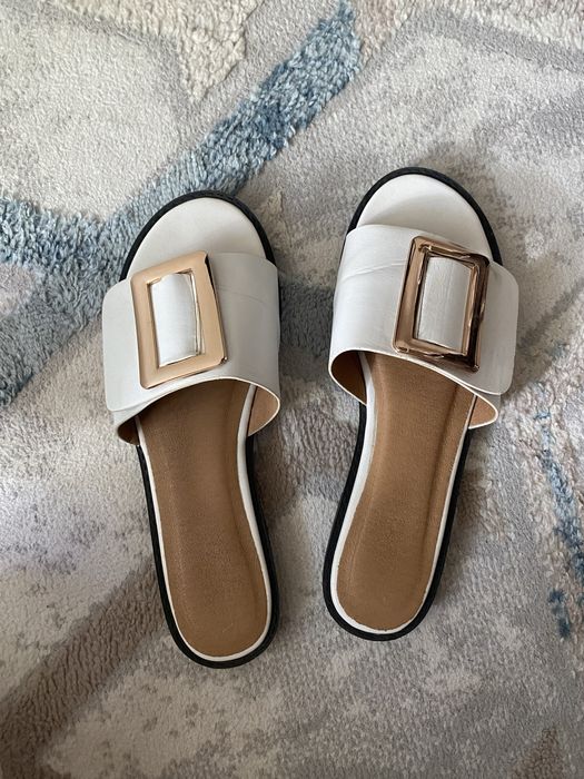 Продам шлепки в отличном состоянии