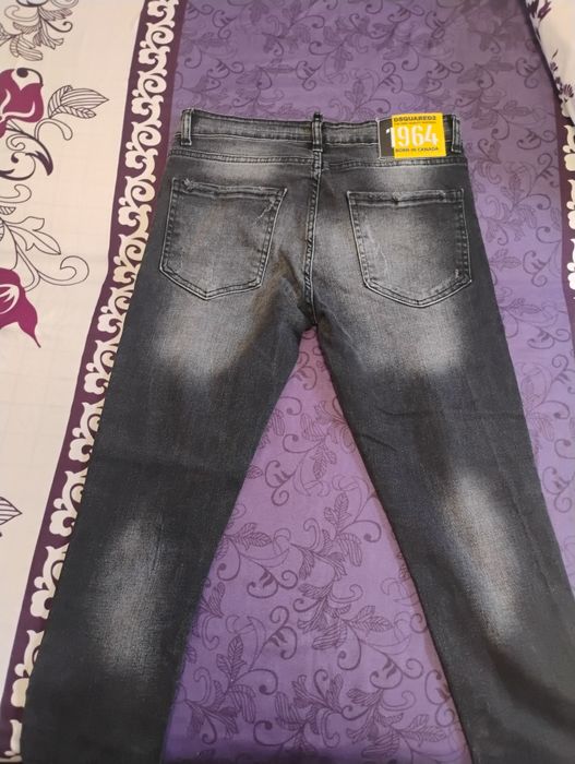 Vând blugi dsq 2
