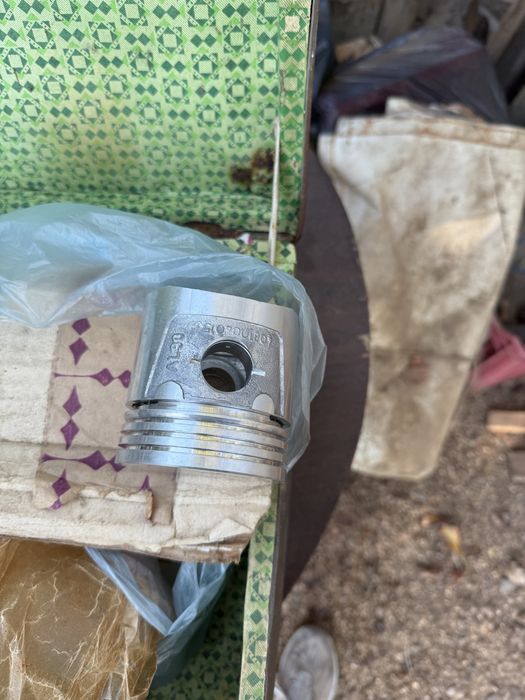 Чисто нови бутала с пръстени за москвич 4 бр.