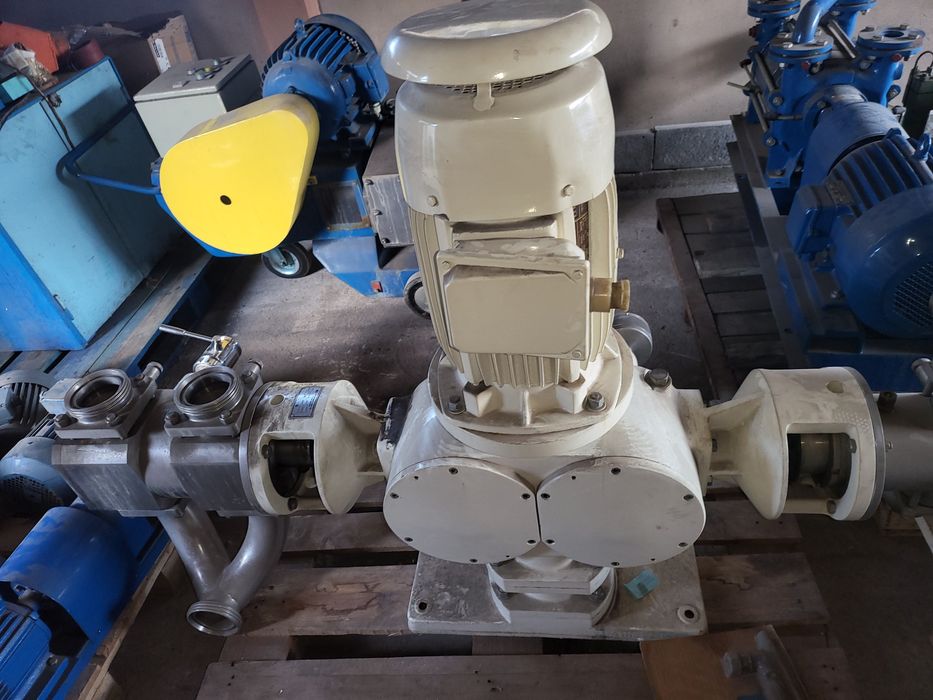 Продавам  дозираща помпа