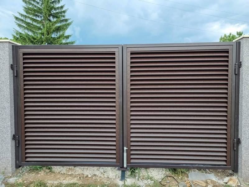 Construim garduri și porți