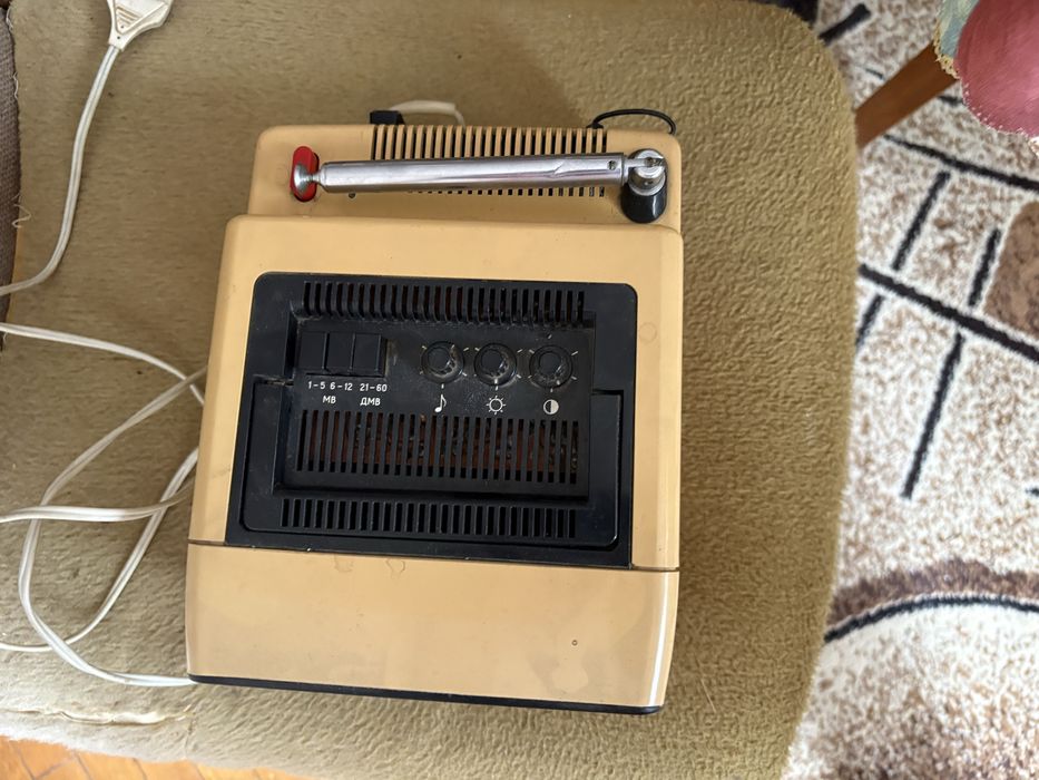 Ретро соц телевизор – има звук, няма картина – за ремонт/декор