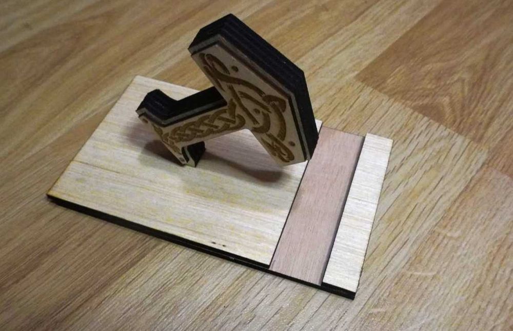 Поставка за телефон | Чукът на Тор