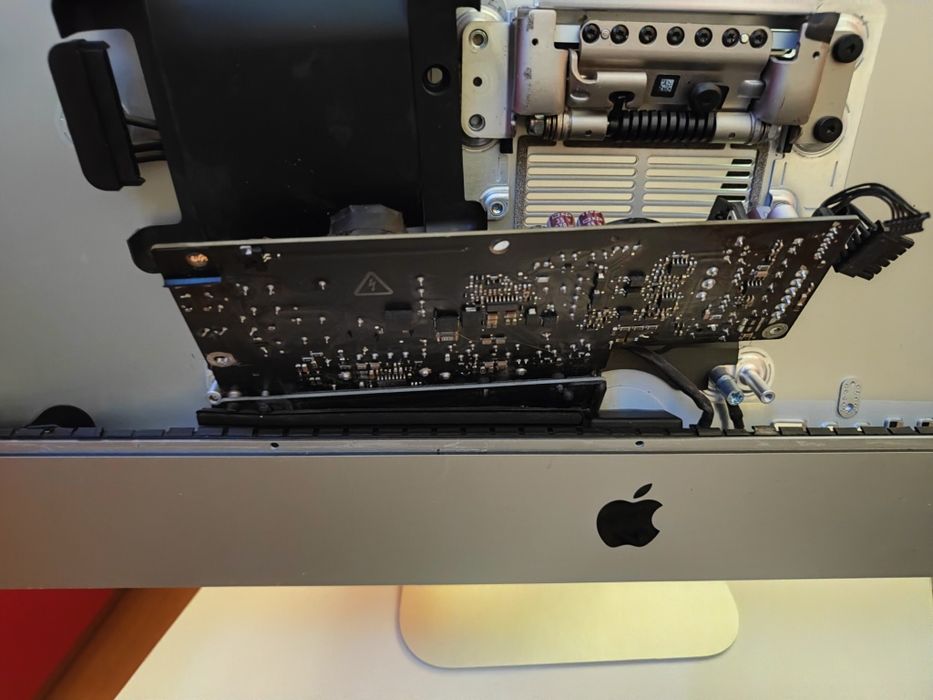 iMac Retina 4K 21.5" Late 2015 desfacut + Cutie Originala