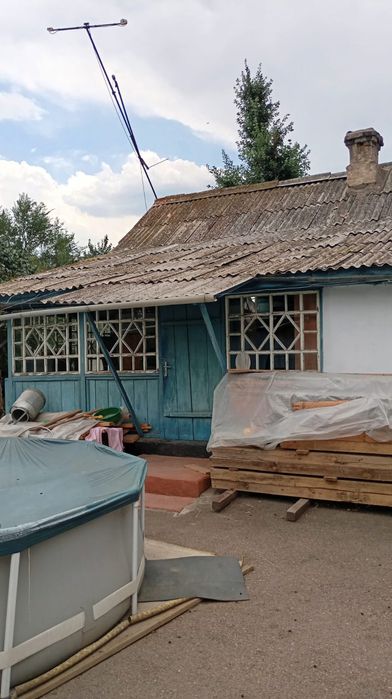 Продам два дома.