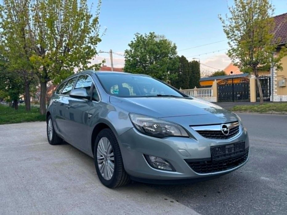 Vand  opel astra j  an 2011  motor 1.7 CDTI 6 viteze  euro 5 consum 4L