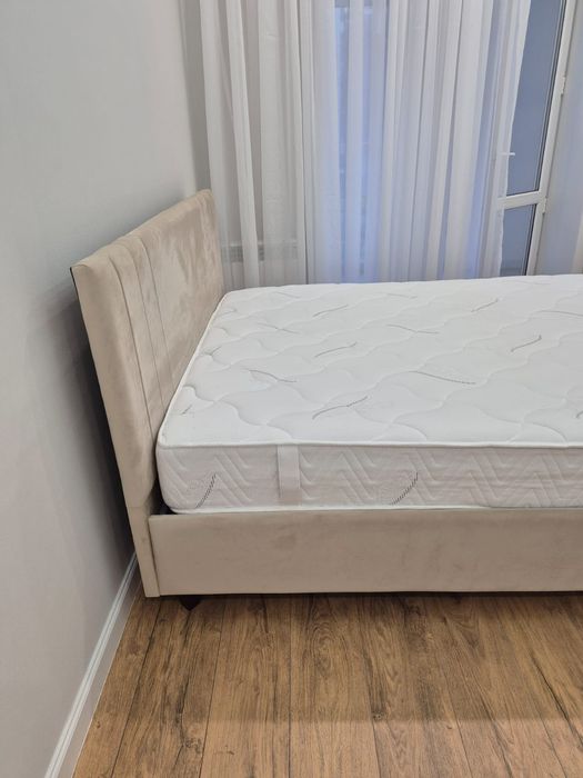 Двуспальная кровать