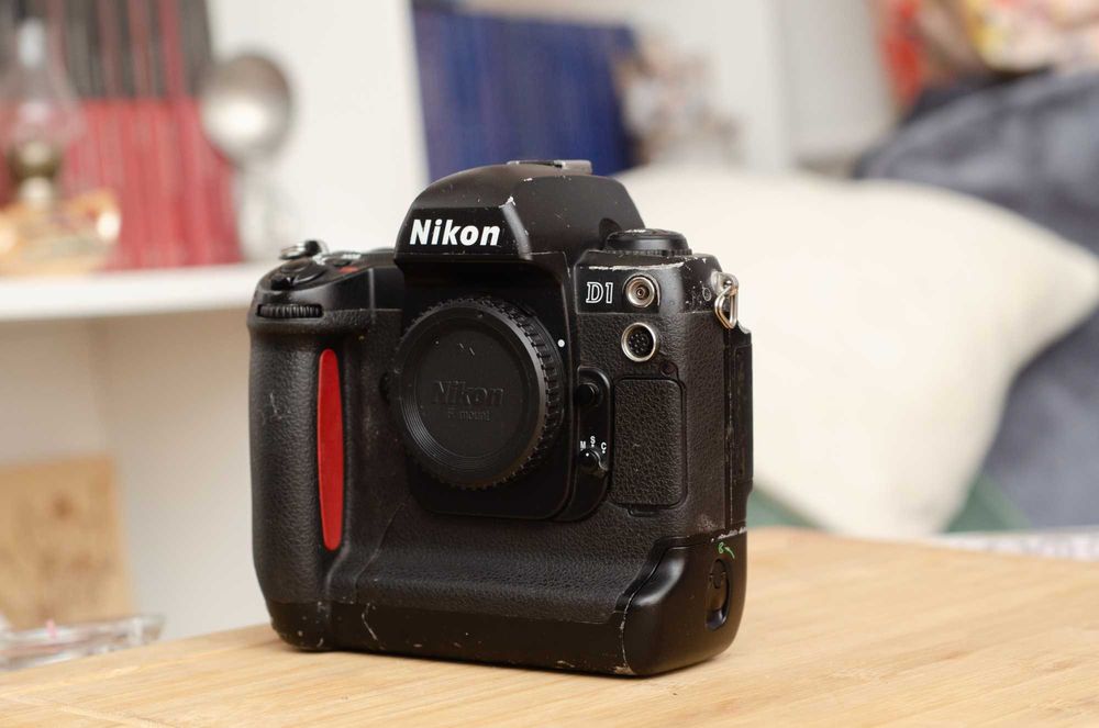 Nikon D1, primul dslr Nikon, netestat